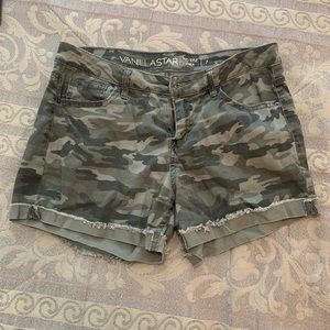 Vanilla Star Size 7 Camo Shorts.